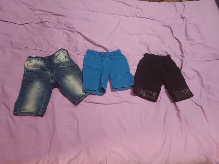 Одежда для мальчика примерно 3-6лет.