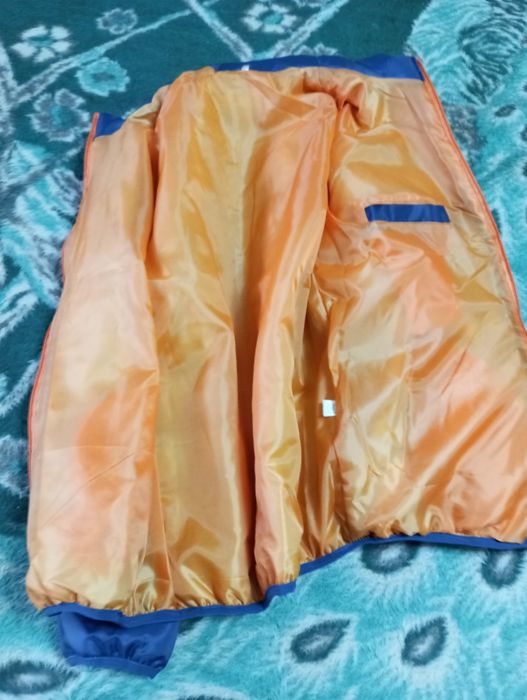 Продам куртку демисезонную.