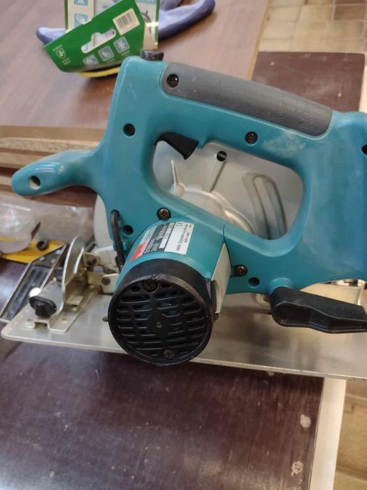 Циркуляр Макита BSR730