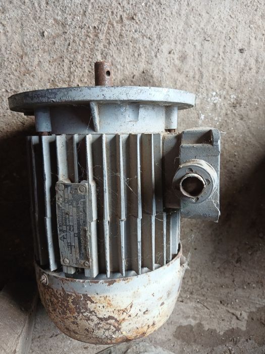 Продам Электродвигатель 220в