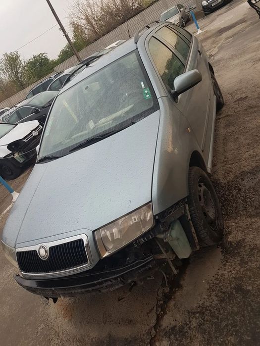 Dezmembram Skoda Fabia 1 breack usa dreapta fata/usa dreapta spate