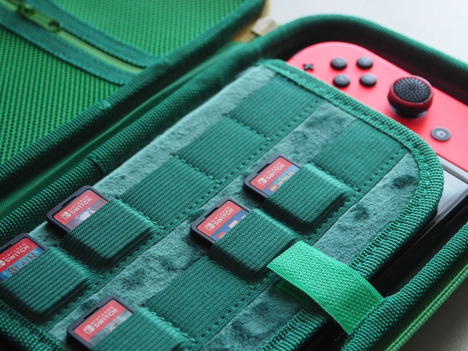 Чехол кейс на Nintendo Switch  (оригинал)