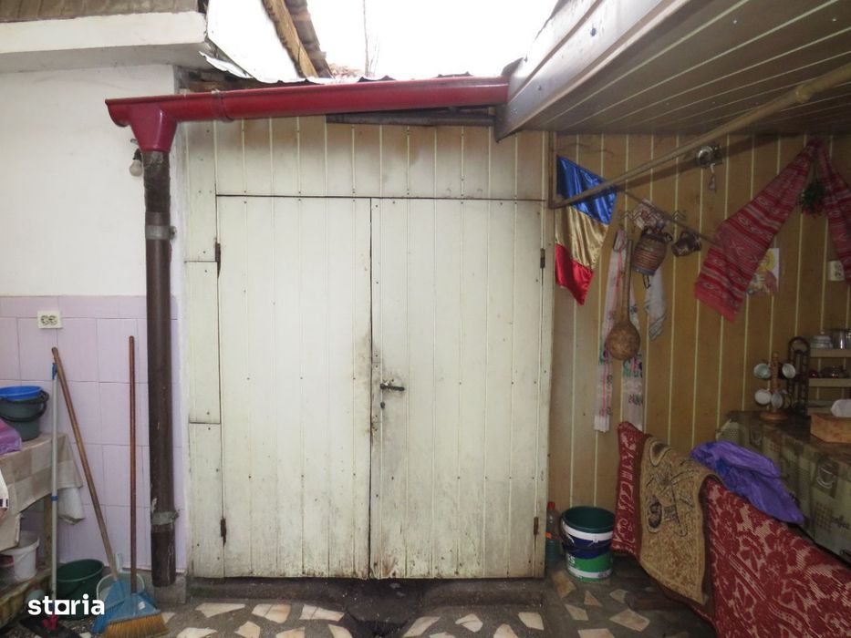 Casă cu 4 camere, garaj și curte, Târgu Jiu zona Coloana
