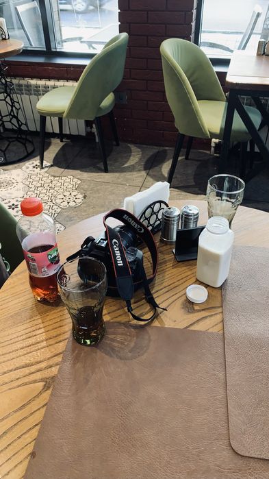 Фотопарат CANON250D