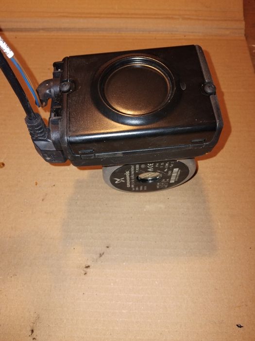Wilo Para 25/8-75/SC Grundfos UPM2 15-60 AO Pompa recirculare piscina