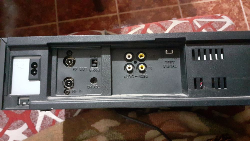 Видео Панасоник-записващо в изправност без  дистанционно с евро-кабел.