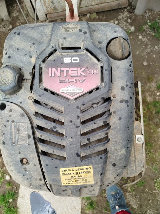 Vând motocultor Briggs &Stratton Intek Edge OHV 60,4 timp,6cpi