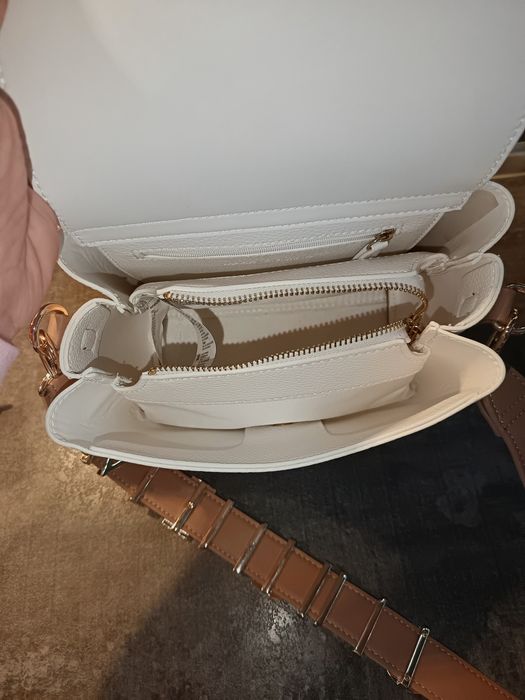 Нова дамска чанта VALENTINO