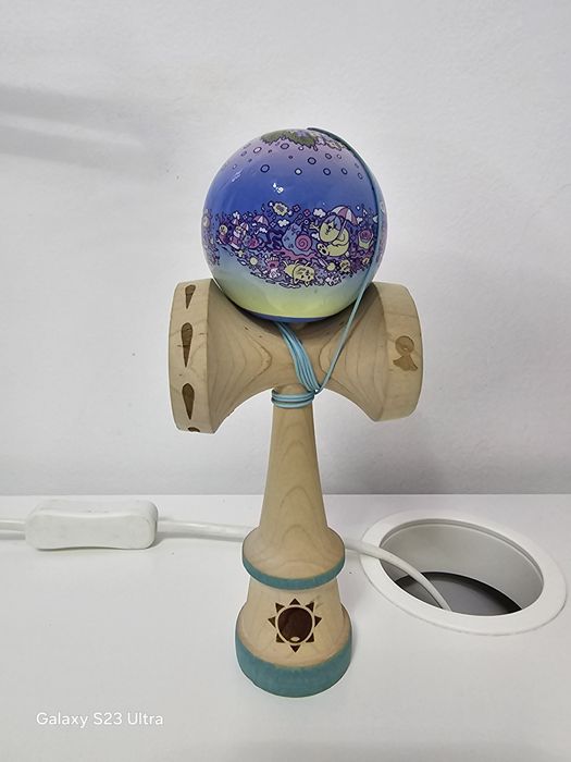 Kendama Sol aproape noua