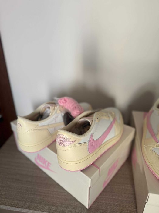 Travis Scott x Air Jordan 1 “Shy Pink”