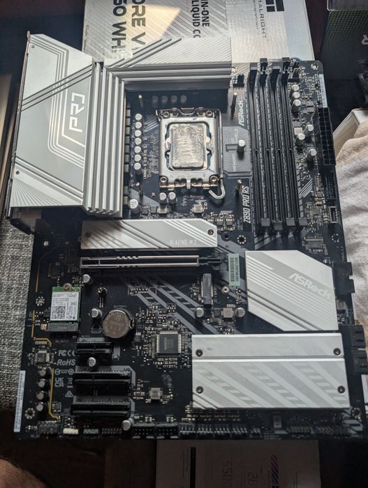 Okazie ‼️ Kit Gaming Ultra 5 245K - peste i5 14600k - scoate 500 FPS !