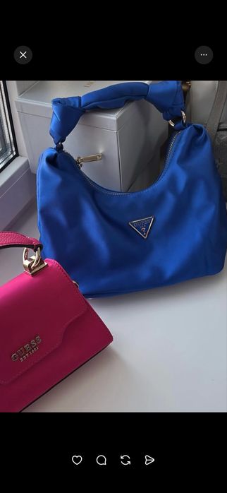 Розовая сумка Guess