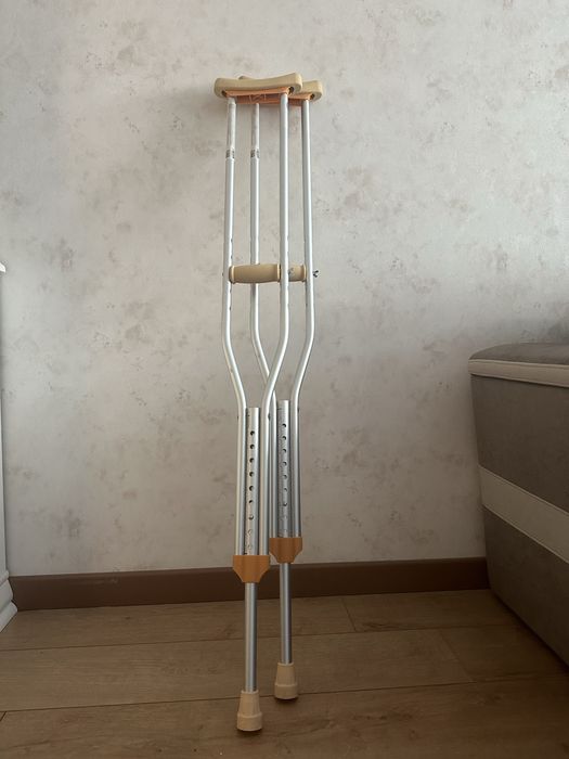Продам костыли новые