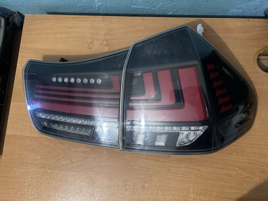 Задние фонари Lexus RX330