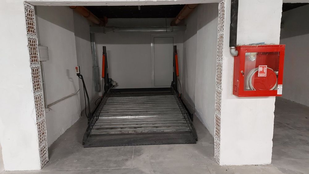 Паркинг система / подемник за коли