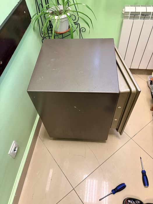 Продам сейф Aiko