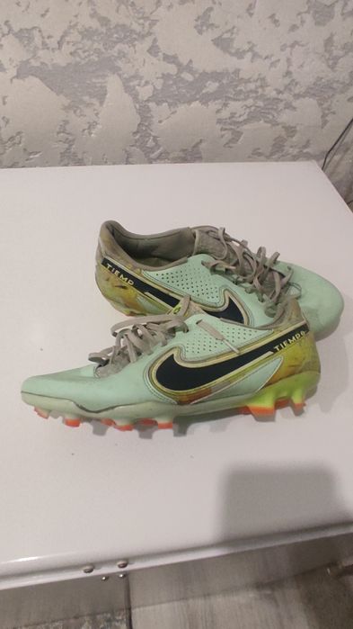 Футбольные бутсы