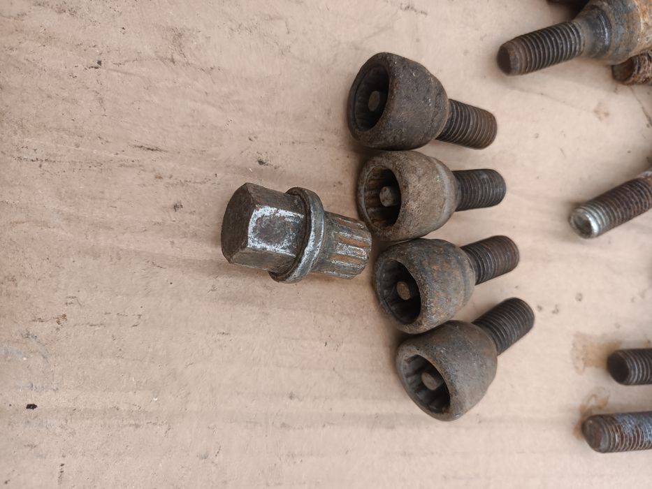 Части за Мерцедес 124 седан и комби