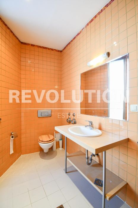 Мезонет с ГАРАЖ в центъра на София.