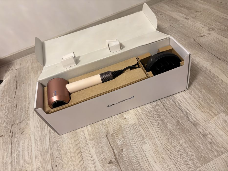 Uscător de păr Dyson Supersonic Nural Nou