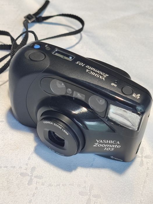Aparat foto point and shot retro Yashica Zoomate 105