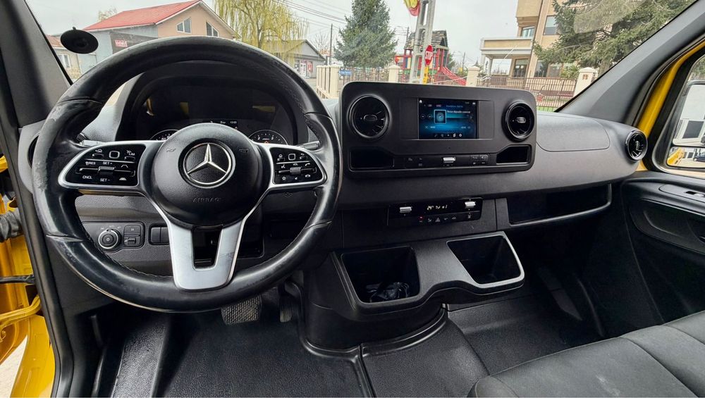 Dezmembrez Mercedes Sprinter 907 an 2020 motor 2.2 Volan stanga avaria