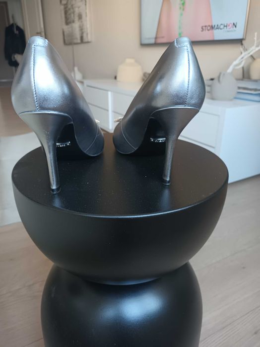 маркови дамски обувки на ток GUESS