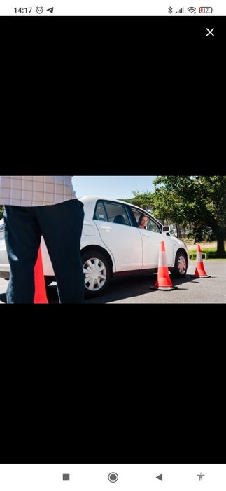 Практическое занятие по вождению. Инструктор женщина