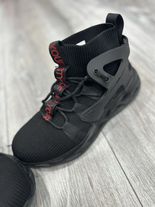 Продам кроссовки