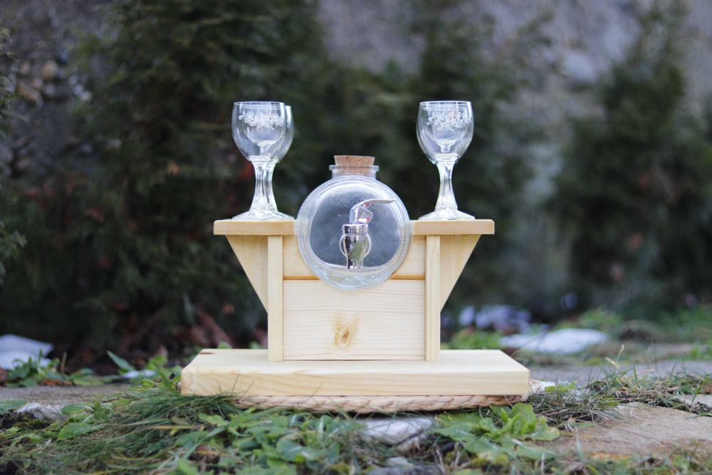 Ръчно изработени диспенсъри за алкохол