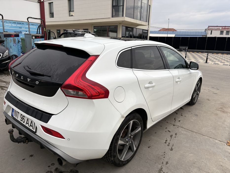 Volvo V40 R design