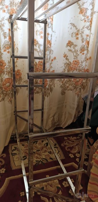 Вешалка напольная на колесах