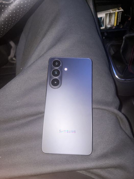 Продавам samsung s26