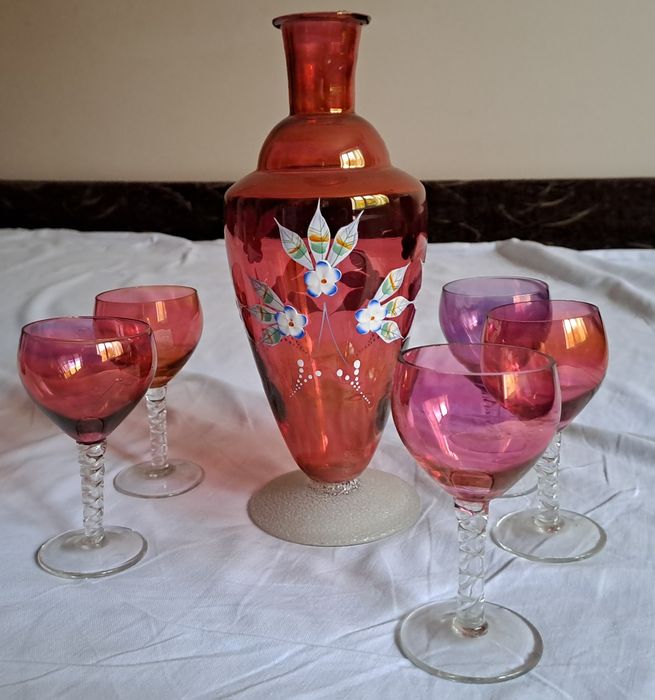 Set 5 pahare si carafa vintage decorate manual