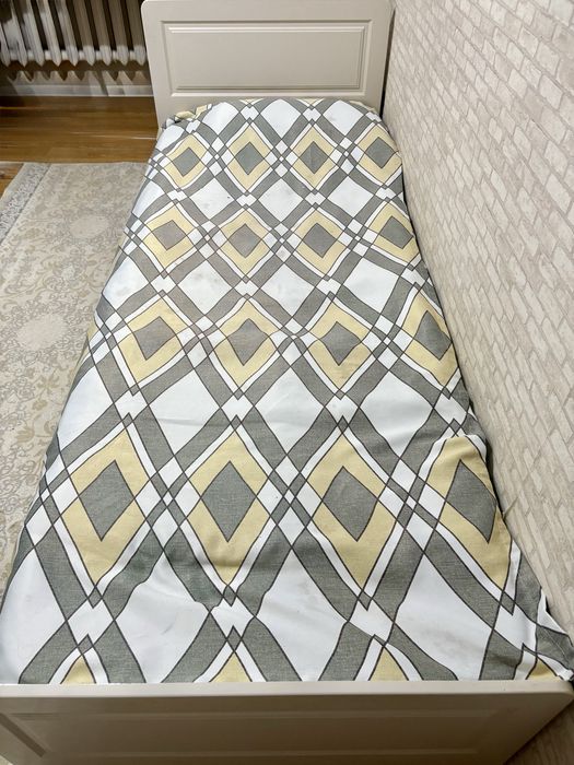 Кровать с матрасом