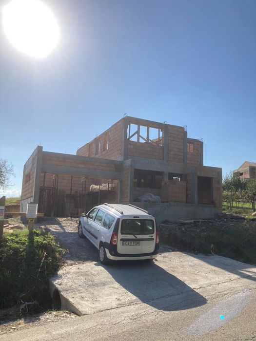 Execut lucrari la rosu (case, garduri, acoperisuri )