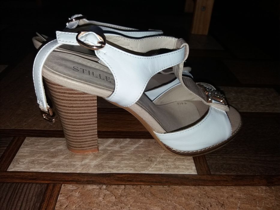 Красивые босоножки