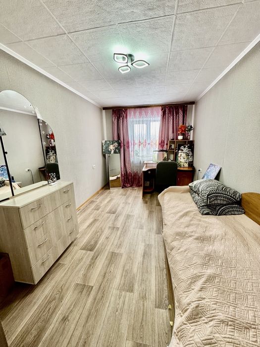 Продается 3 комн квартира на СХИ