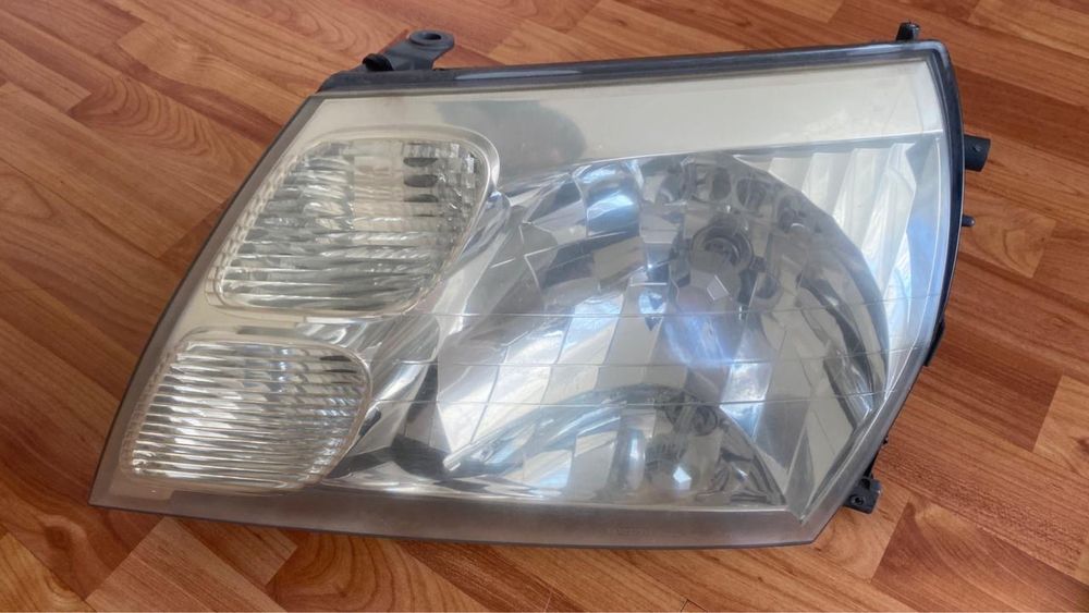 Продам фары на Тойота