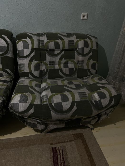 срочно продам кресло с диваном