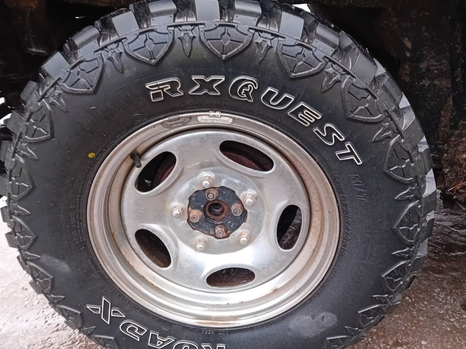 Продава се гуми за джип
