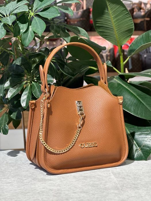 Geanta Guess Noua !!! Dimensiuni 24/21 !!!