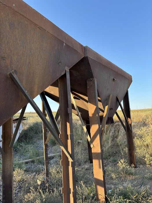 Бункер 2шт для сыпущих материалов