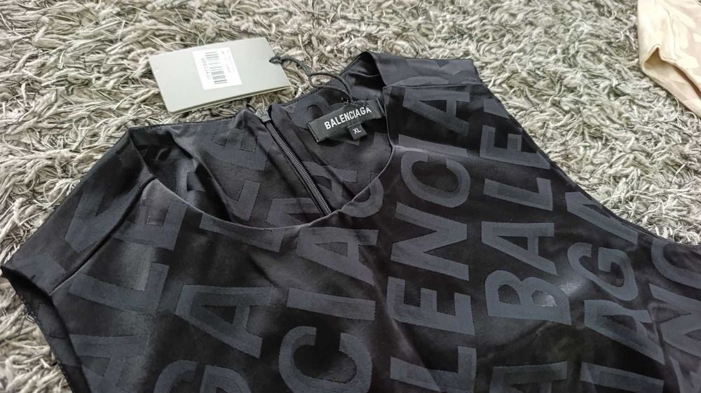 BALENCIAGA нова рокля в два цвята