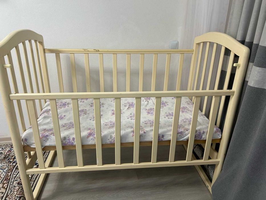 Продам детскую кровать качку.