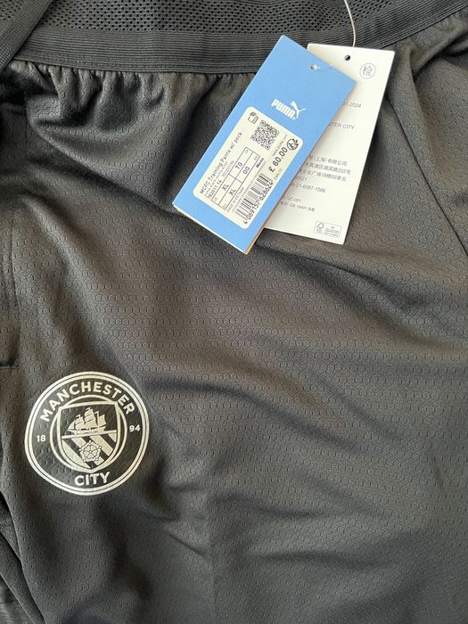 Футбол ишқибозлари учун, Англия-Манчестер Ситидан олинган.