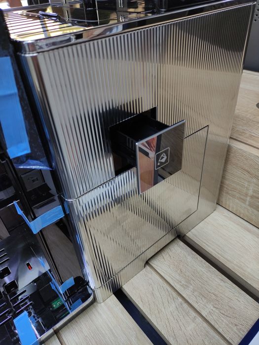 Кофемашина DeLonghi EPAM960.75 Maestosa