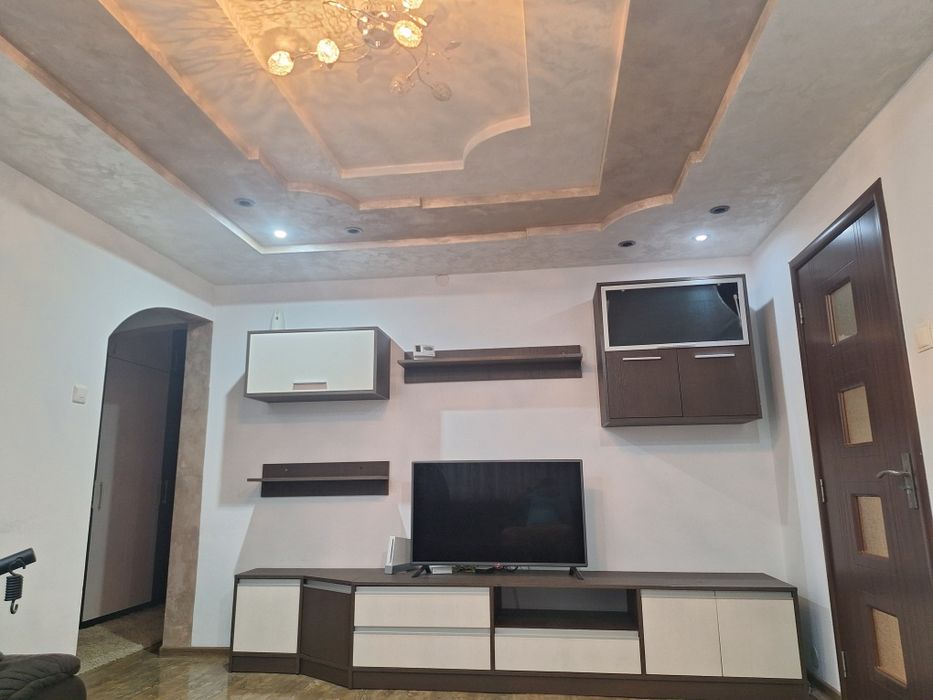 Apartament 3 camere de închiriat.  320 EUR