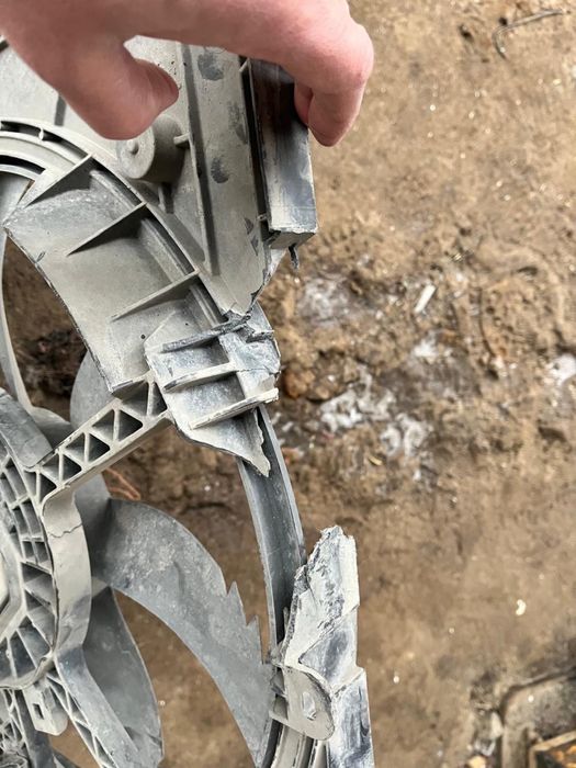 Кожух вентелятора на камри 75