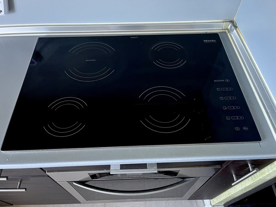 Индукционен керамичен плот Miele